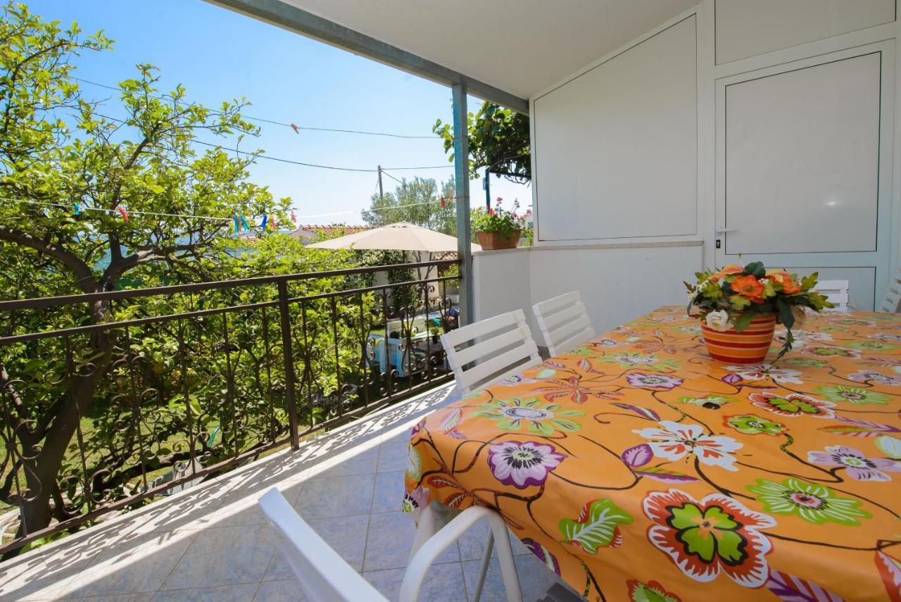 Apartments With A Parking Space Kastel Stafilic, Kastela - 21948 Экстерьер фото