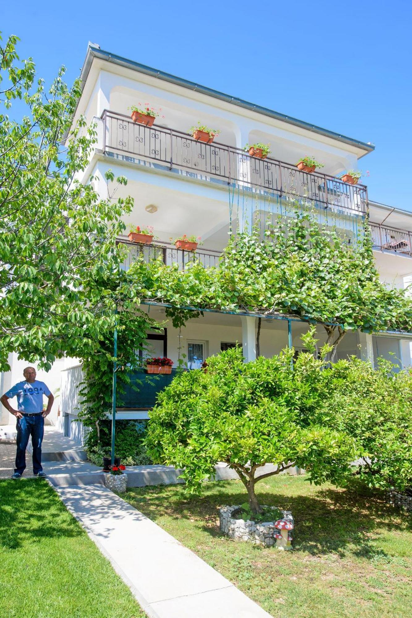 Apartments With A Parking Space Kastel Stafilic, Kastela - 21948 Экстерьер фото